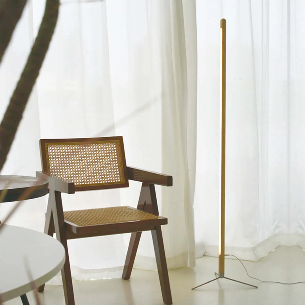 Vertical Solid Wood Floor Lamp