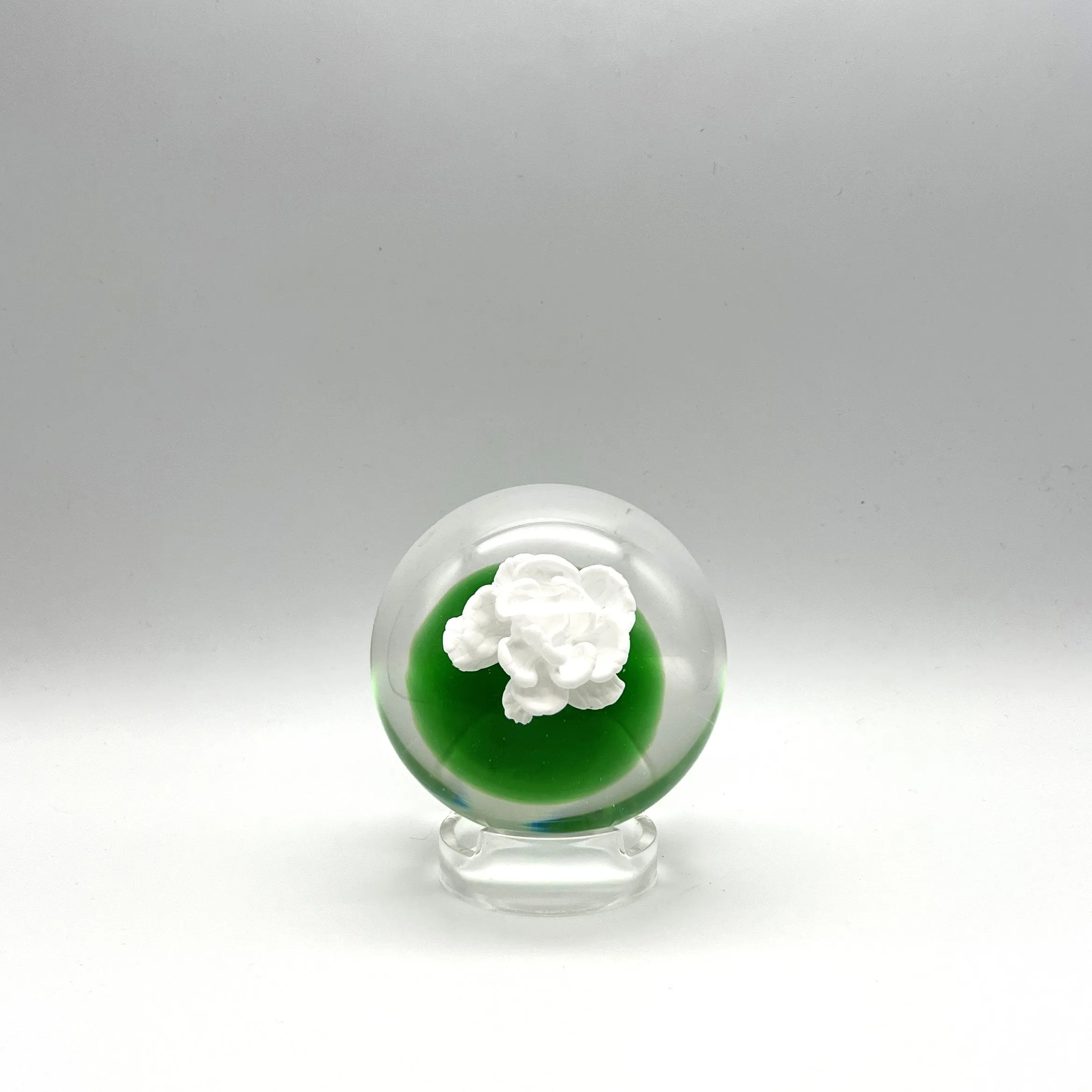 White Crimprose on Green by Machart Glass